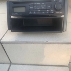 ダイハツ純正のCDプレーヤー内蔵ラジオ（オーディオデッキ） 　の画像