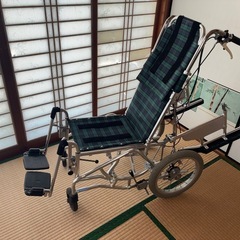 車椅子　リクライニング式の画像