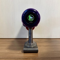 お値下げしました✨　Dyson コードレス掃除機　SV18  純正スタンド付の画像