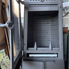 新築・リフォームで薪ストーブ設置に如何ですか？新品、未使用、薪ストーブで絶対的な熱出力をお求めならば炎の使者 シャーモン（Chamane）の画像