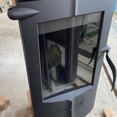 新築・リフォームで薪ストーブ設置に如何ですか？新品、未使用、薪ストーブで絶対的な熱出力をお求めならば炎の使者 シャーモン（Chamane）の画像