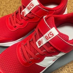 未使用　ニューバランス　スニーカー　子供　　　　　　　 の画像