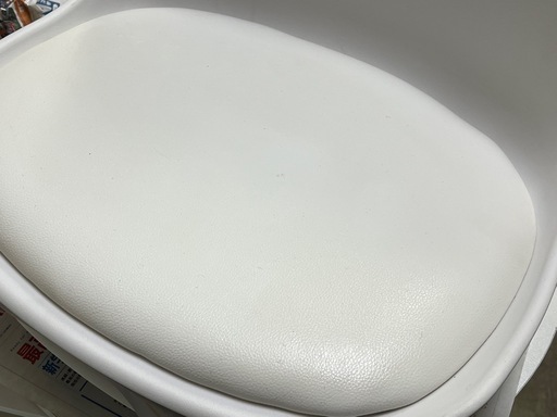 白い丸テーブル＋チェア2脚セット　おしゃれ　商談用・食卓用に