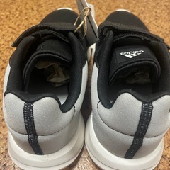未使用　アディダス　adidas スニーカー　子供の画像