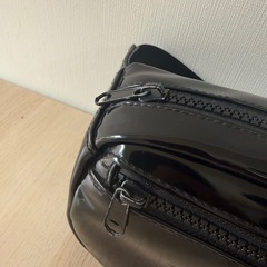 H&M エナメル ウエストバッグ ボディバッグ ブラック 黒 美品の画像