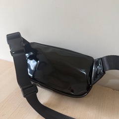 H&M エナメル ウエストバッグ ボディバッグ ブラック 黒 美品の画像