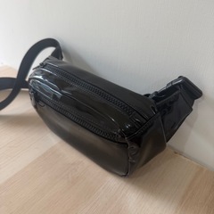 H&M エナメル ウエストバッグ ボディバッグ ブラック 黒 美品の画像