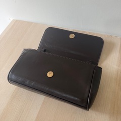 【美品】the cle ザ・クレ レザー調フラップポーチ ブラウン 定価約6千円の画像