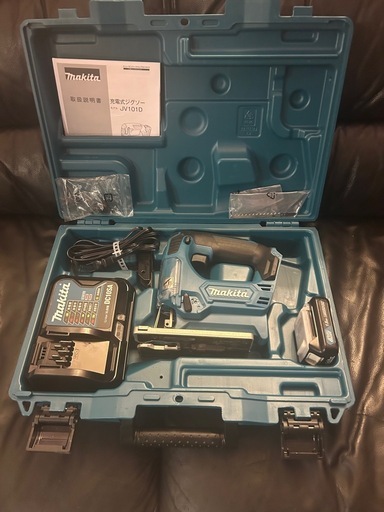 極美品 ほぼ新品未使用makita 充電式ジグソー 
