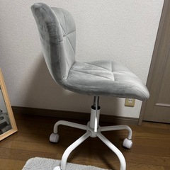 【譲り先決定】ベロア素材 デスクチェア キャスター付きの画像