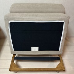 ベージュ1.5人掛けソファの画像