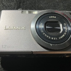 デジタルカメラ　パナソニック2台の画像