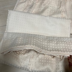 クリーム色？カーテンの画像