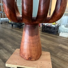 手の形　　木製椅子　の画像