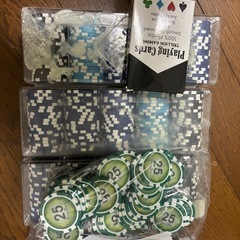 ポーカーテーブルチップトランプセットの画像