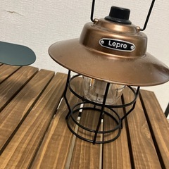 キャンプ用　ランタン　送風機　ウッドテーブルの画像