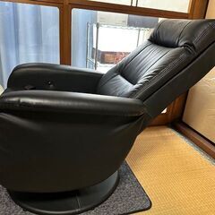 リクライニングチェアとオットマンのセットの画像