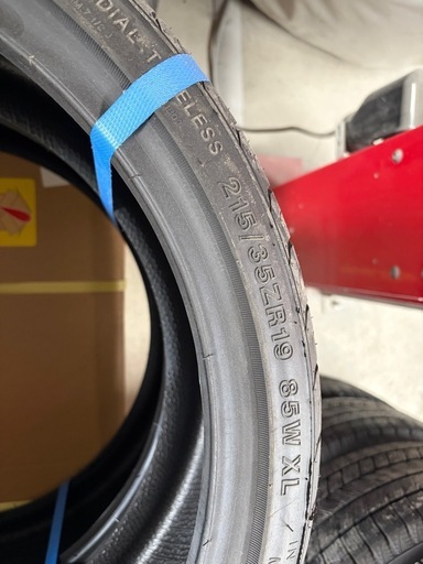 215/35r19 夏タイヤ　4本　新品　