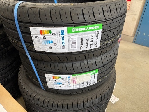 215/35r19 夏タイヤ　4本　新品　