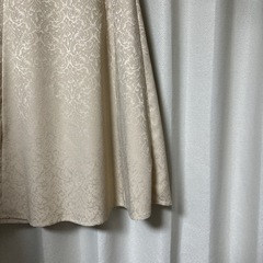 光沢感 高級感 ロングスカート ベージュ 淡色の画像