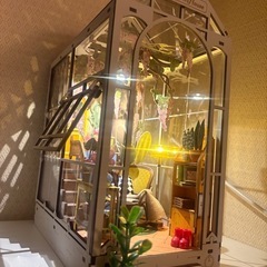 完成品 LED点灯 ブックヌック「休日のガーデンハウス」ミニチュア（Robotime）の画像