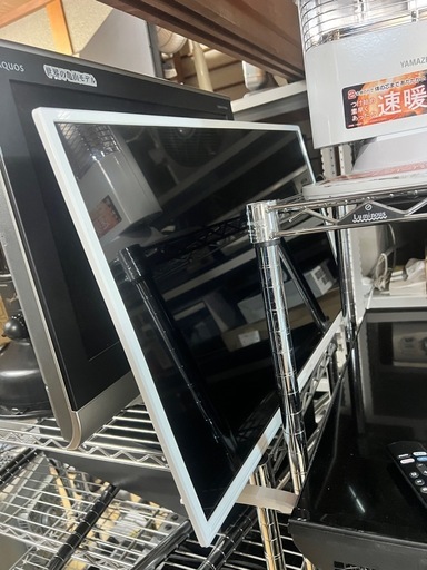 28インチ　テレビ　アイリス　白　黒　あります