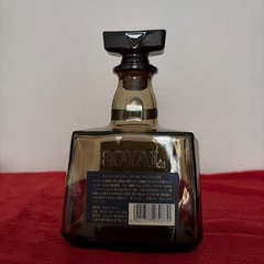 ロイヤルウィスキー空き瓶の画像