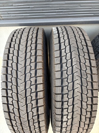 【バリ溝】ハイエース　スタッドレス　15インチ　
195/80R15 107/105L LT
