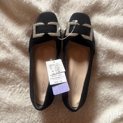 ビジュー付き黒パンプス 新品未使用の画像