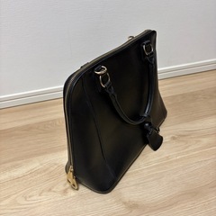 レディースレザー黒バッグの画像