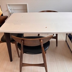 食卓テーブルの画像