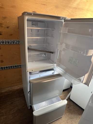 NO B987?福岡市内配送設置無料✨?シャープ 冷蔵庫 350L 3ドア どっちもドア 両開き 中段冷凍室 シルバー SJ-W351