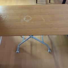 折りたたみテーブルの画像