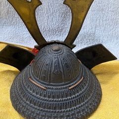 置き物、鉄兜の画像