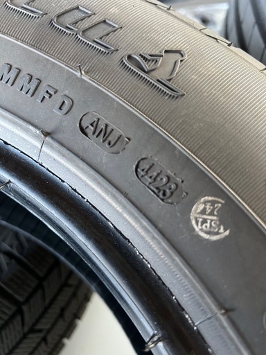 ヴォクシー80前期使用 中古タイヤ4本 205/60R16