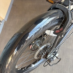 折りたたみ自転　エアレスタイヤ　パンクしない　20インチ　黒の画像