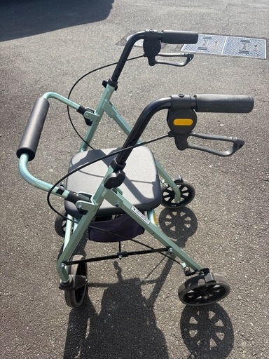 【美品】歩行器 シルバーカー 定価4万円以上 ほぼ未使用