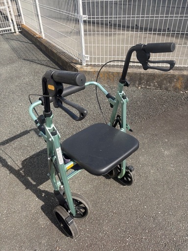 【美品】歩行器 シルバーカー 定価4万円以上 ほぼ未使用