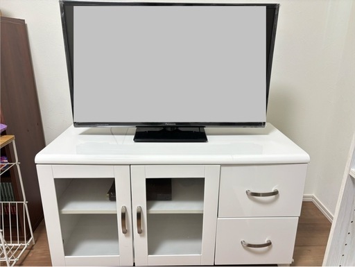テレビとテレビボード