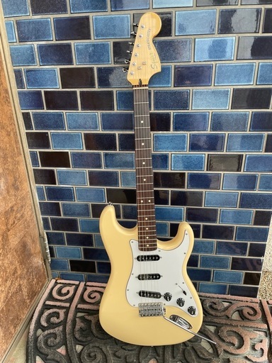 SQUIRE  by FENDER ストラト キャスター
　vintage modified