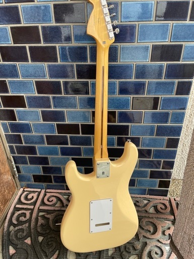 SQUIRE  by FENDER ストラト キャスター
　vintage modified 