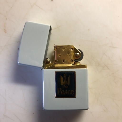 PEACE  ZIPPO  WHITE