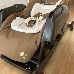 アップリカ ユラリズムくまさん(手動タイプ)ハイローチェアの画像