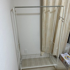 ハンガーラックの画像