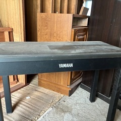 エレクトーンと椅子の画像