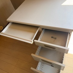 事務　デスクの画像