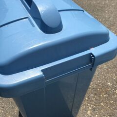 JM20961S)ダストボックス・ゴミ箱 ロイヤルホームセンター 容量：46ℓ 止め具部分片方欠品 幅：約46cm 高さ：約60,5cm 奥行：約31cm 中古品【取りに来られる方限定】の画像