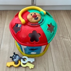 アンパンマン知育玩具とぱん屋さんの車の画像