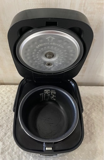 J818⭐️アイリスオーヤマ3合炊き炊飯器
