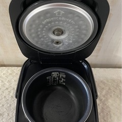 J818⭐️アイリスオーヤマ3合炊き炊飯器
の画像